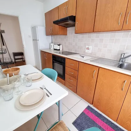 Apartment Work & Chill - Stylish Studio, Ergonomic Office Setup Larnaca