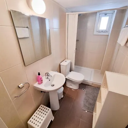 Work & Chill - Stylish Studio, Ergonomic Office Setup Apartman