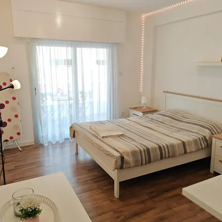 Apartman Work & Chill - Stylish Studio, Ergonomic Office Setup *