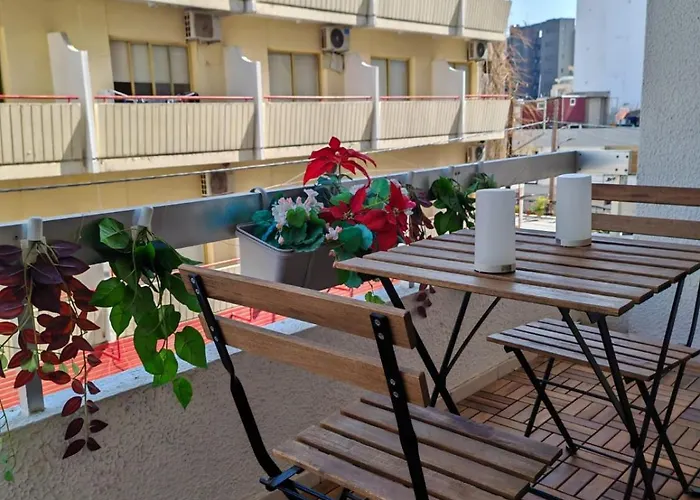 Work & Chill - Stylish Studio, Ergonomic Office Setup ラルナカ