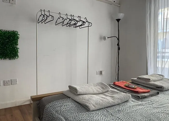 アパート Work & Chill - Stylish Studio, Ergonomic Office Setup *